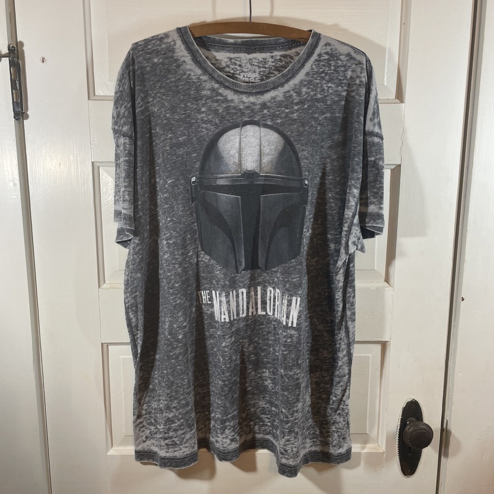 Disney t-shirt 2XL The‎ Mandalorian Helmet Burnout Gray